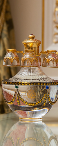 Imperial Collection Vodka Fabergé Egg Red Crystals 40% Vol. 0,7l in Giftbox