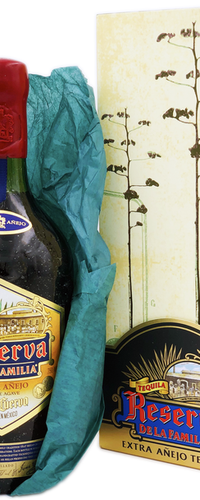 José Cuervo Reserva de la Familia EXTRA AÑEJO 100% de Agave Tequila 2019 38% Vol. 0,7l in Wooden case